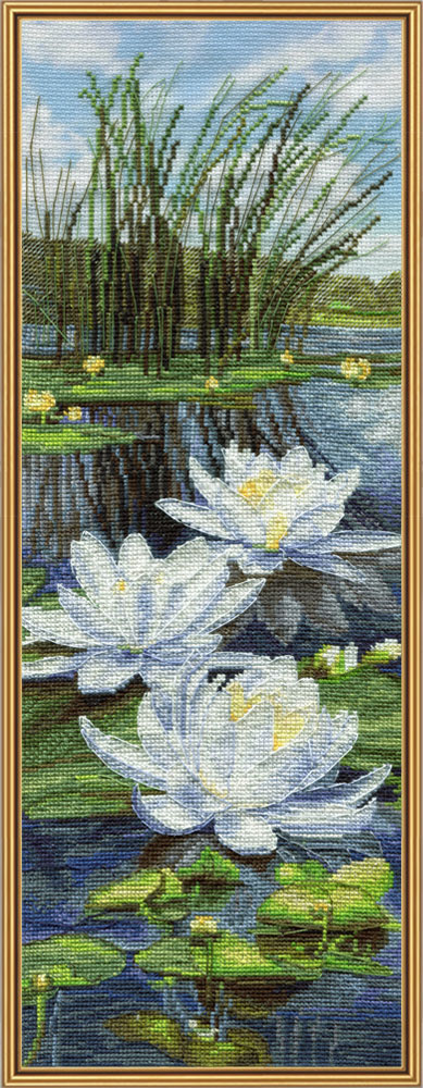 CB3089 White lilies